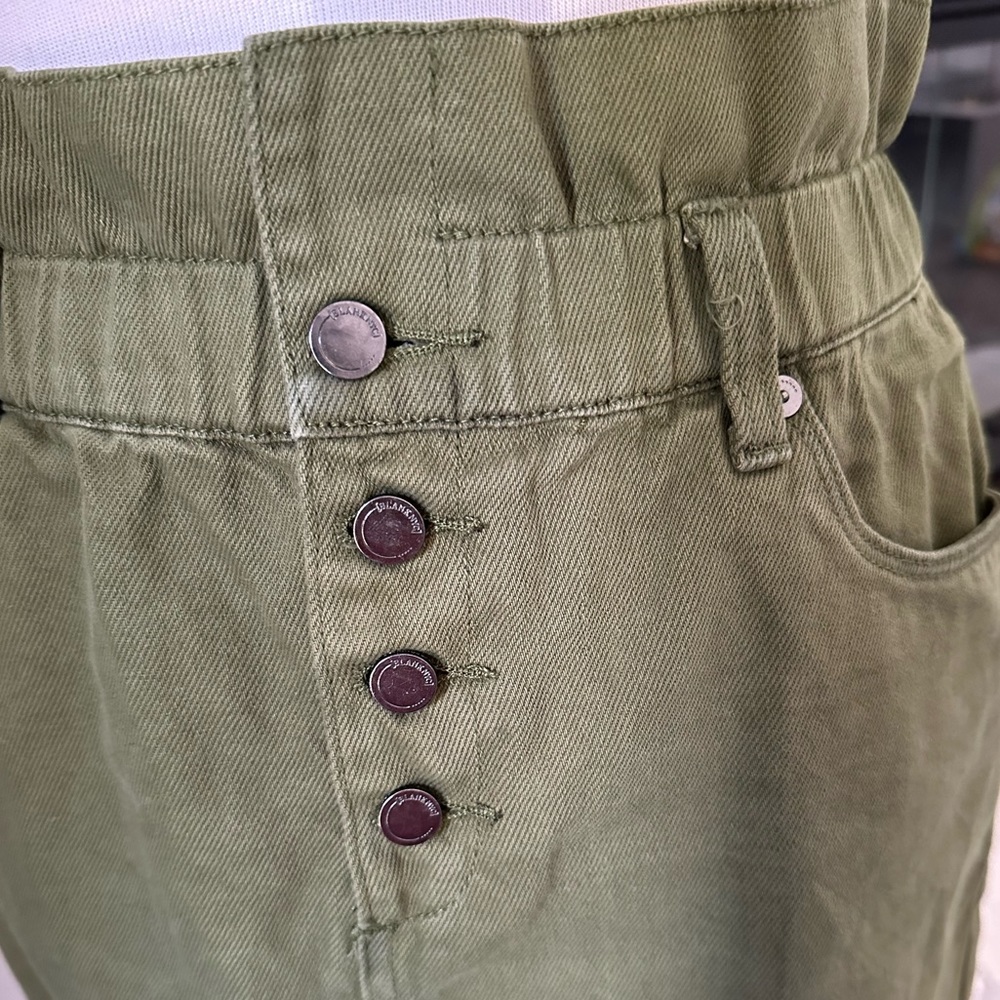 NWOT BLANKNYC Army Green Mini Skirt with Buttons and Ruffled Waist- so cute! - Picture 3 of 5
